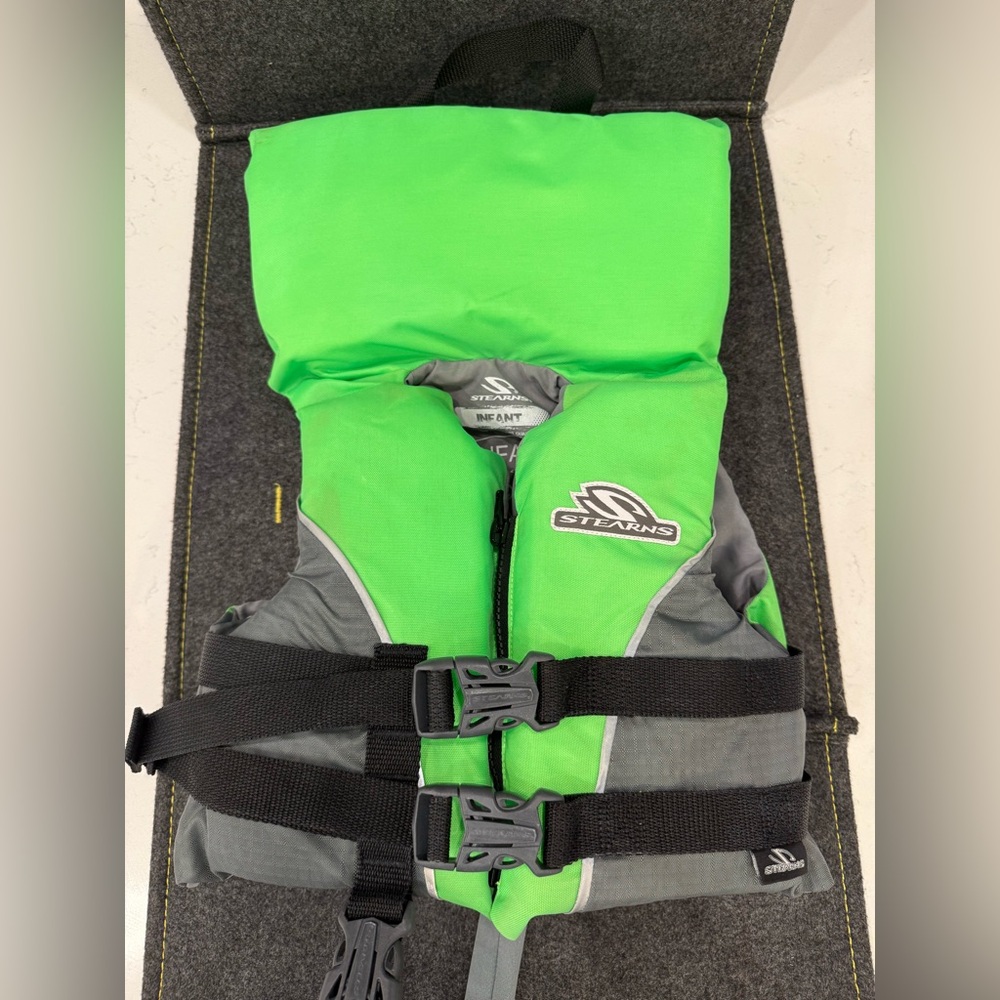 NEW Stearns Infant Life Jacket Vest US Coast Guard Approved 30 lbs Green 12-18mo